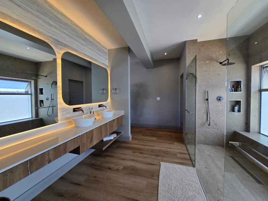 4 Bedroom Property for Sale in Outeniqua Strand Western Cape